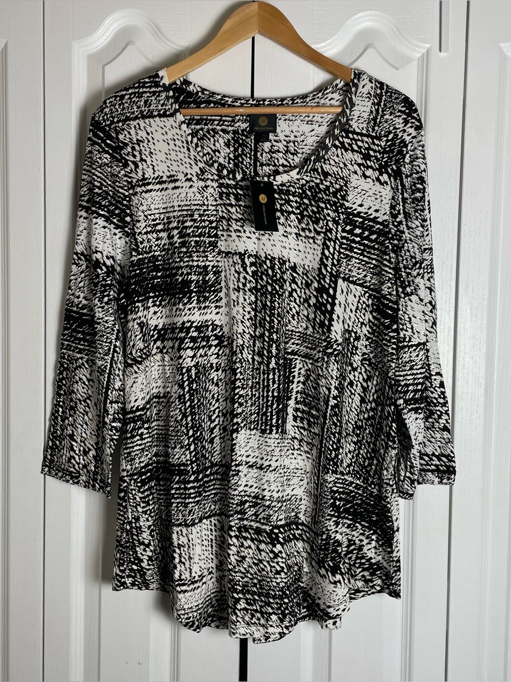 JM Collection Printed Top Women’s XL Abstract Shirttail Hem Liquid Knit Drapey - Picture 1 of 12